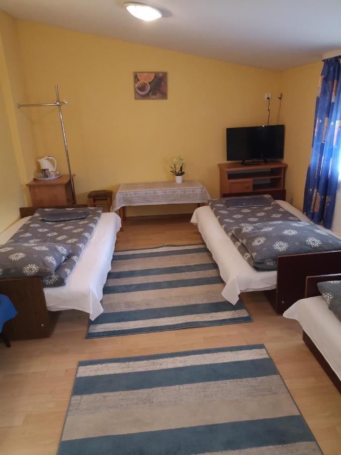 Zajazd Lesny Tuszyn Kamer foto