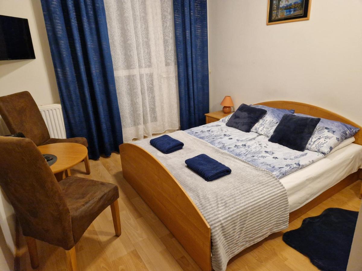Zajazd Lesny Tuszyn Kamer foto