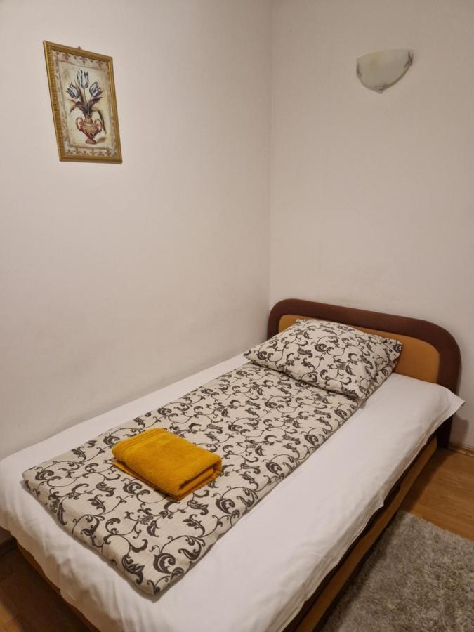 Zajazd Lesny Tuszyn Buitenkant foto