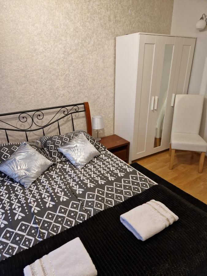 Zajazd Lesny Tuszyn Buitenkant foto