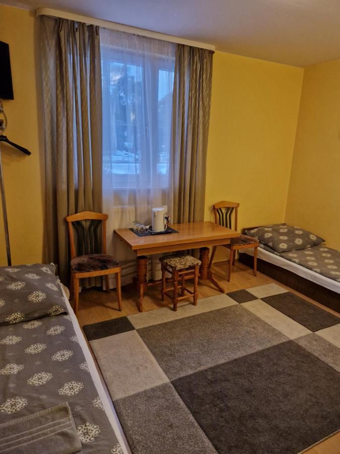 Zajazd Lesny Tuszyn Buitenkant foto