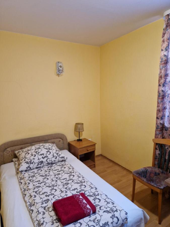 Zajazd Lesny Tuszyn Buitenkant foto