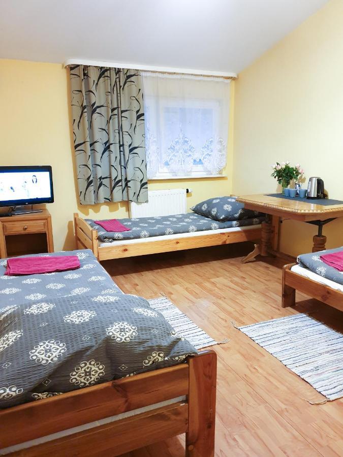 Zajazd Lesny Tuszyn Buitenkant foto